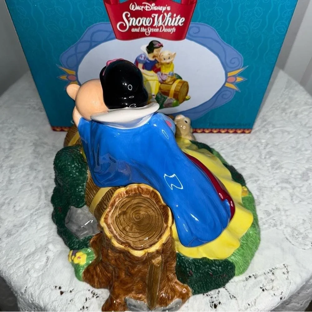 RARE Vintage Disney Treasure Craft Snow White kissing Dopey‎ Cookie Jar w/box